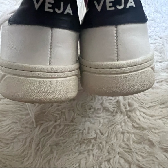 Veja V-10 Sneakers - Picture 5 of 9